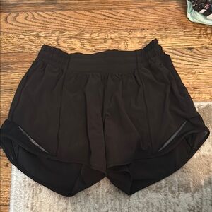 Lululemon Hotty Hot 2.5” size 6 - low rise